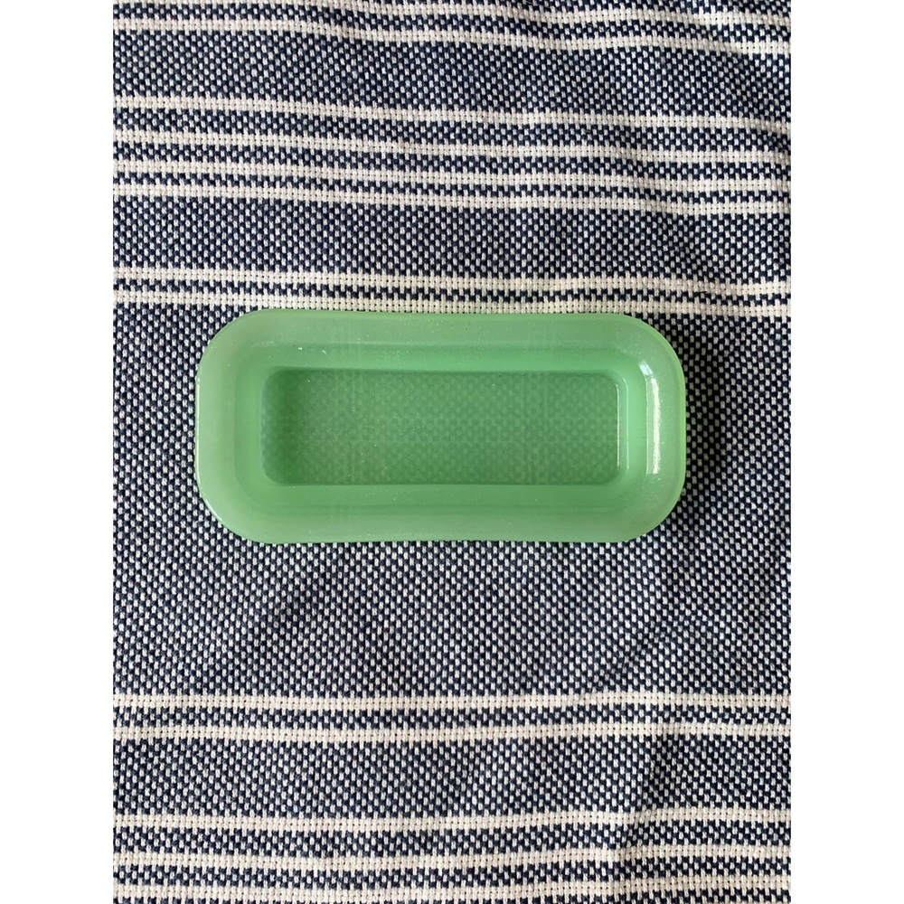 5/$25 🌸 Green milk glass tray